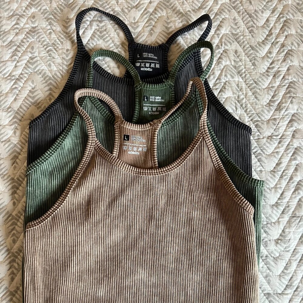 3 Ribbed sports tanks size large